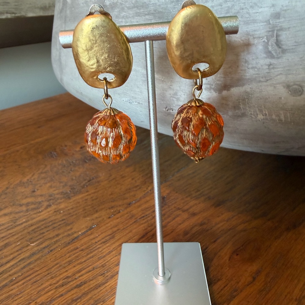 Vintage Amber Lucite Gold Tone Dangle Clip On Earrings